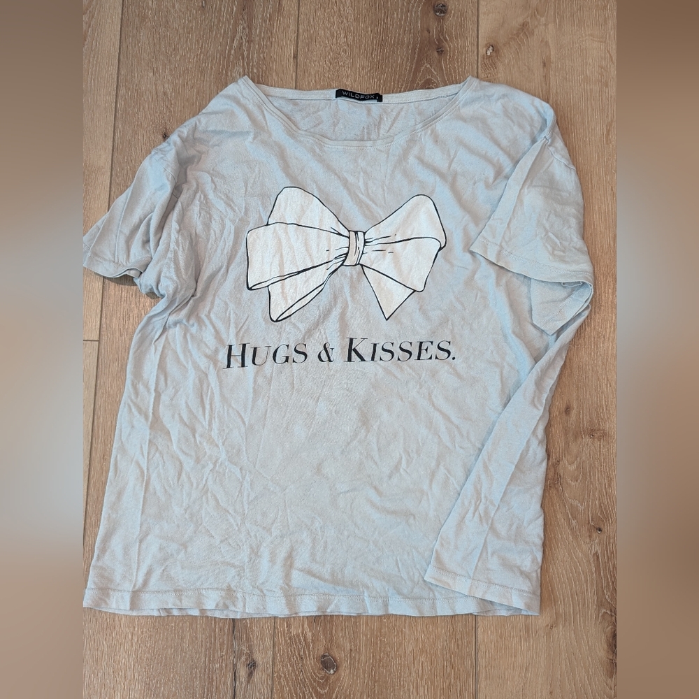 Hugs and kisses wildfox shirt Size 2 Rare Bow